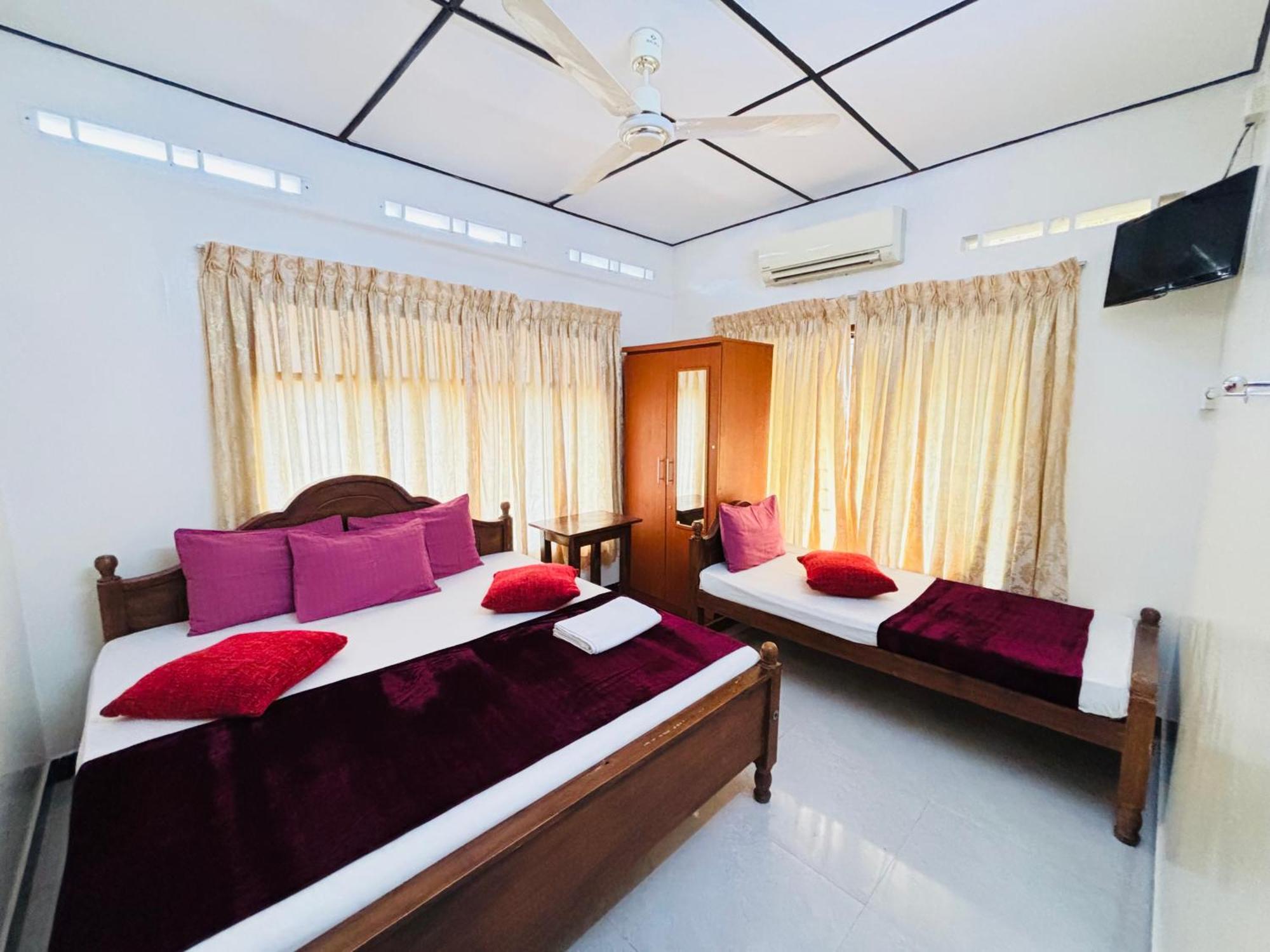 Yaarl Holiday Jaffna Exterior foto